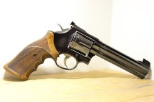 Smith&Wesson_02.jpg