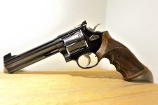 Smith&Wesson_01.jpg